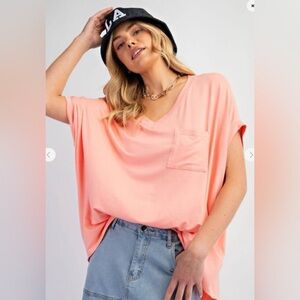 #1004 Relaxed V-Neck Pocket Tunic in the color peach.